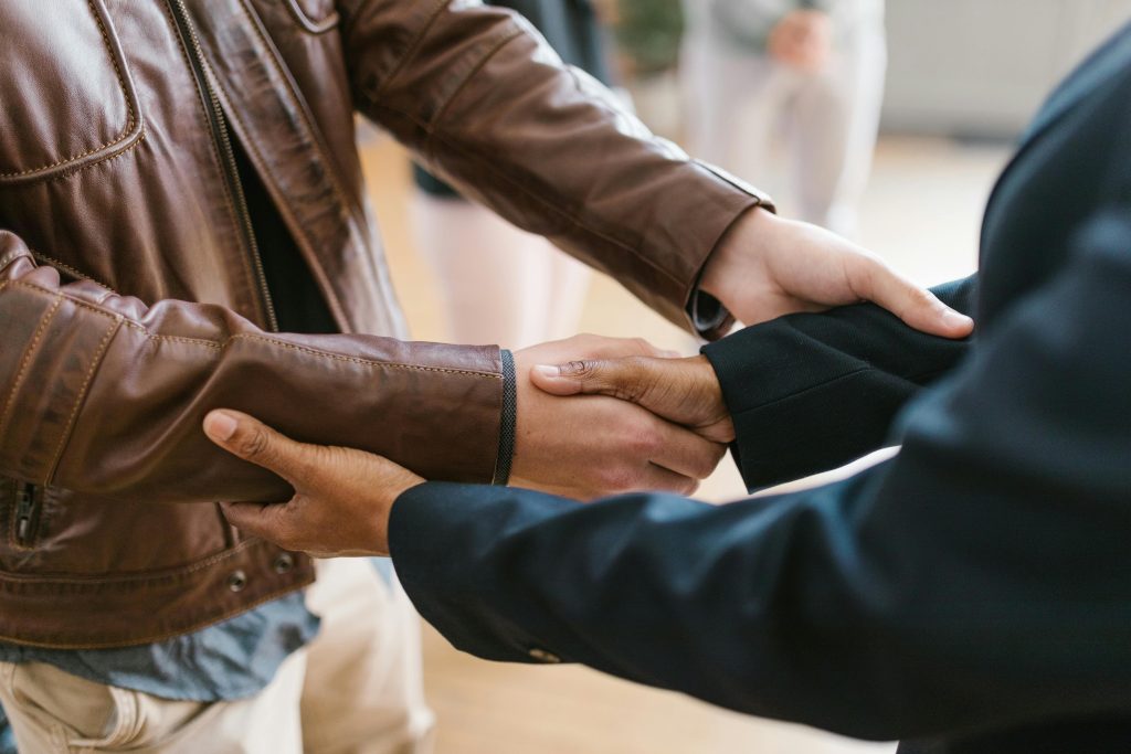 accountant and client shaking hands